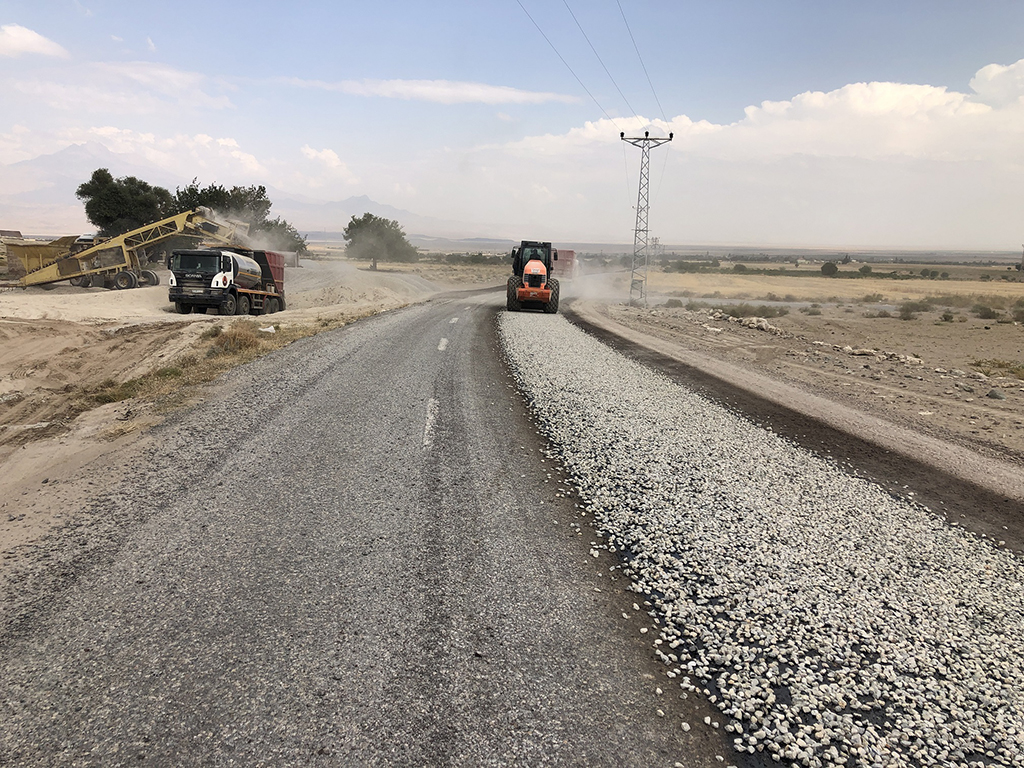 Büyükşehir İki İlçede 7 Kilometre Asfalt  Çalışması Yaptı